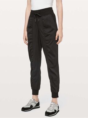 Lululemon Dance Studio Jogger 29" Size 8